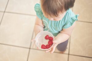 What food is good for teeth of babies starting solid diets?